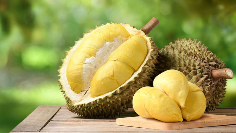 Durian fruta do Sudeste Asiático, Cremoso e rico, com notas de creme de leite, amêndoas e queijo. Cheiro forte e pungente. Rico em vitaminas B e C, fibras e minerais.