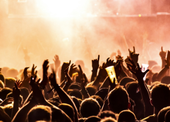 Multidão em festival de música ao vivo - Rock in Rio 2026