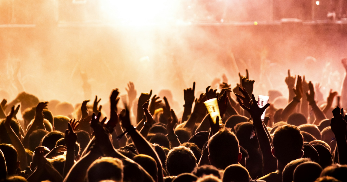 Multidão em festival de música ao vivo - Rock in Rio 2026