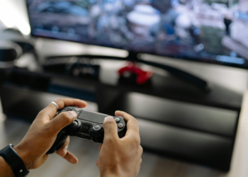 Jogos de eSports mais populares no Brasil em 2026 - controle de videogame