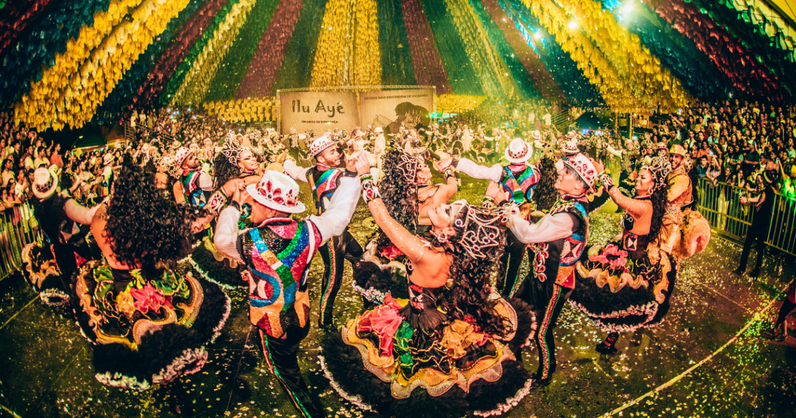 Festivais culturais do Brasil - celebração colorida e animada