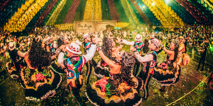 Festivais culturais do Brasil - celebração colorida e animada