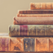 Pilha de livros - Top 10 Livros Mais Vendidos no Brasil em 2026