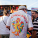 Festival de música brasileiro com multidão animada - músicas mais tocadas no Brasil em 2026