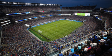 Estádio lotado durante a Copa do Mundo 2026 com torcedores de várias seleções