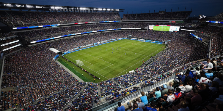 Estádio lotado durante a Copa do Mundo 2026 com torcedores de várias seleções